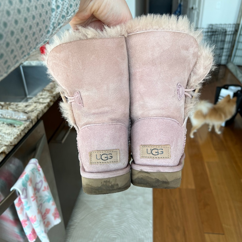 Pink uggs - Picture 4 of 5